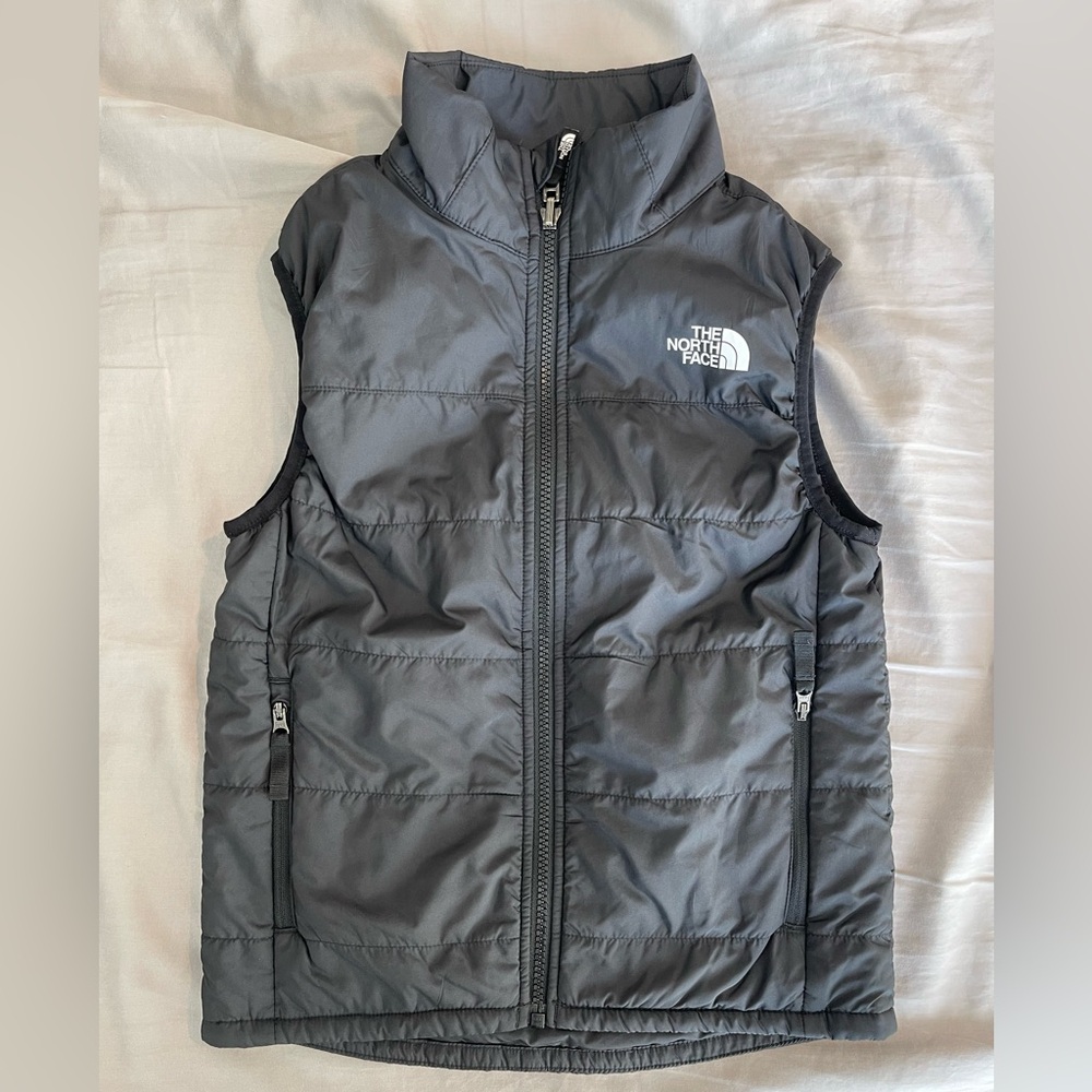 Kids North Face vest size 7/8 black.
